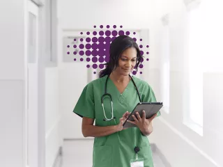 Acute - nurse looking at screen - green shirt 